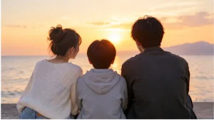 父親と母親と息子の3人家族をイメージした画像